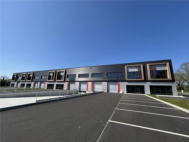 Local Commercial location à Le Rocher, Saint-Étienne-de-Montluc
