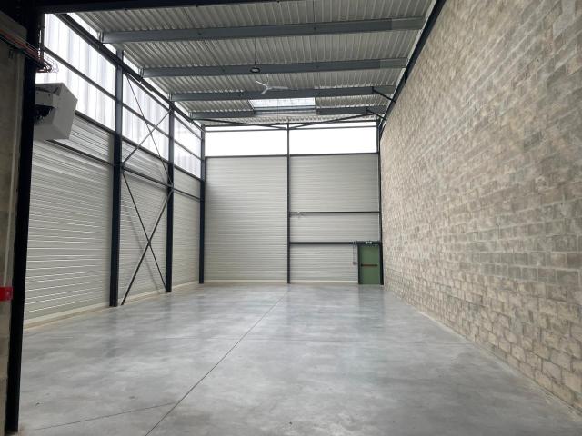Local Commercial location à Saint-Denis, Stains