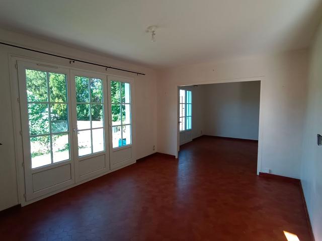 Maison location à Villeneuve, Villaines-la-Carelle