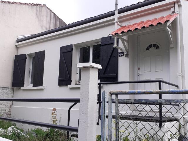 Maison location à France métropolitaine, Saintes