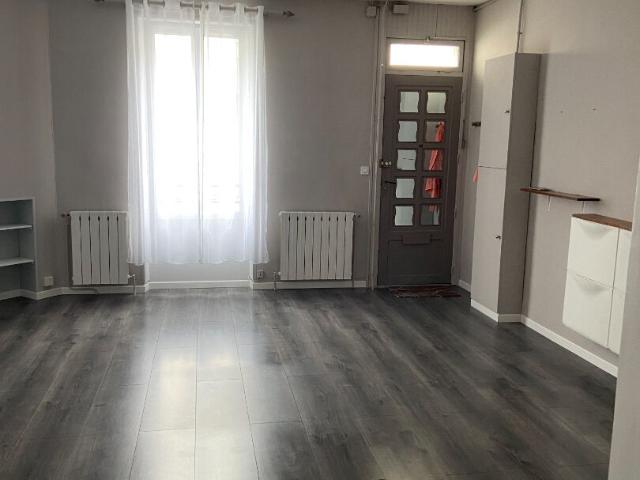 Maison location à France métropolitaine, Saintes