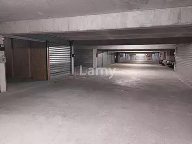 Garage location à Quartier Centre Ville, Reims