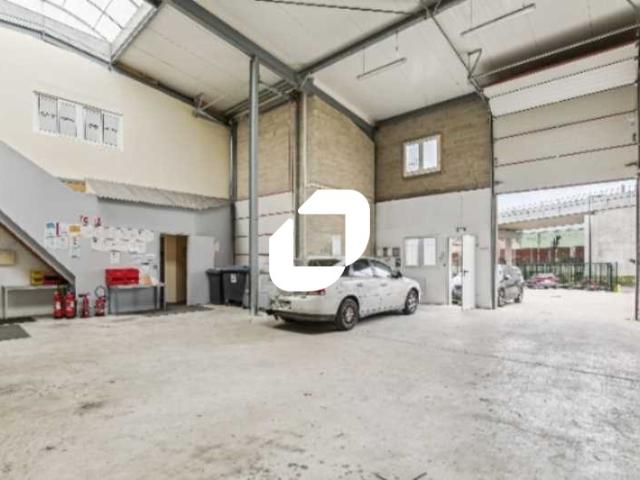 Local Commercial location à Saint-Denis, Stains