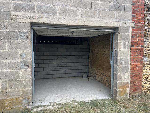 Garage location à Dreux, Abondant