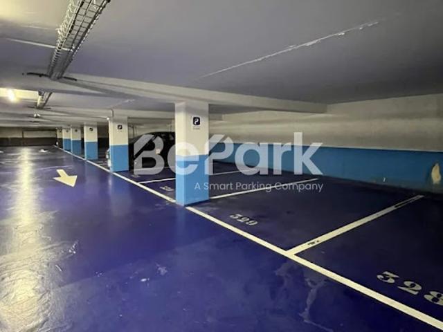 Garage location à Quartier Bords et Val de Seine / Les Arches, Issy-les-Moulineaux