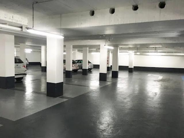 Garage location à Quartier Bords et Val de Seine / Les Arches, Issy-les-Moulineaux
