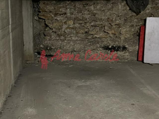Garage location à Paris, Quartier du Père-Lachaise Garage location à Paris, Quartier du Père-Lachaise