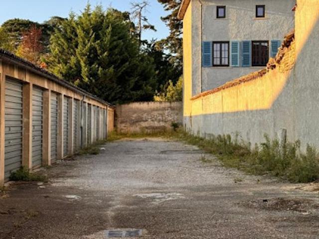 Garage location à Rillieux Village, Rillieux-la-Pape