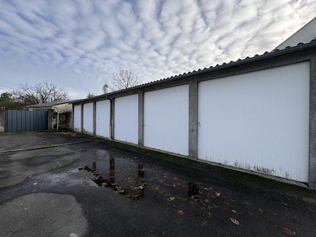 Garage location à Saumur, Doué-la-fontaine