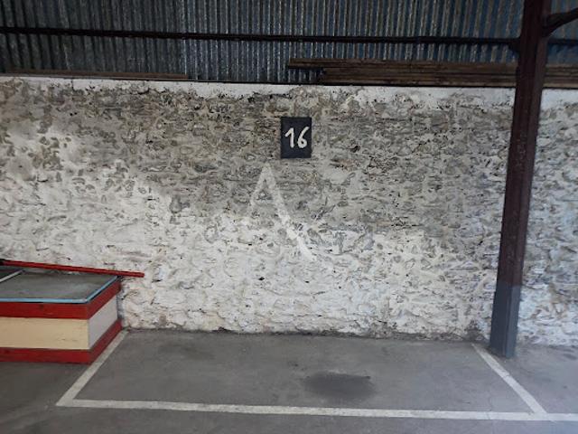 Garage location à Laval