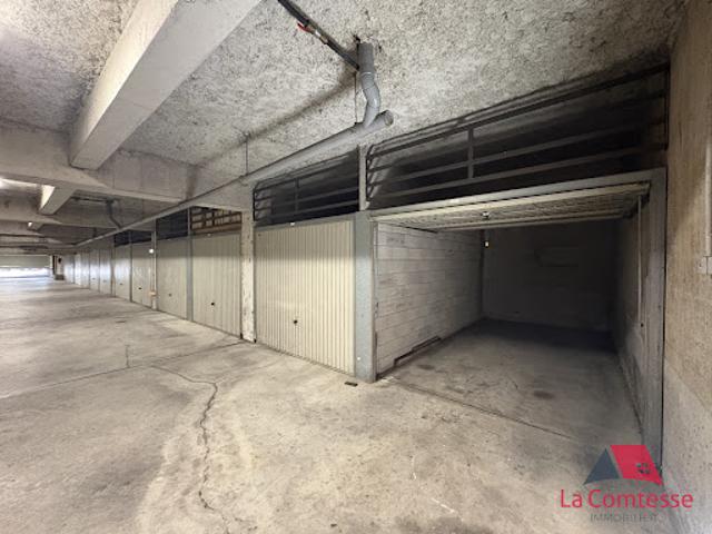 Garage location à Arrondissement de Toulon, Le Beausset
