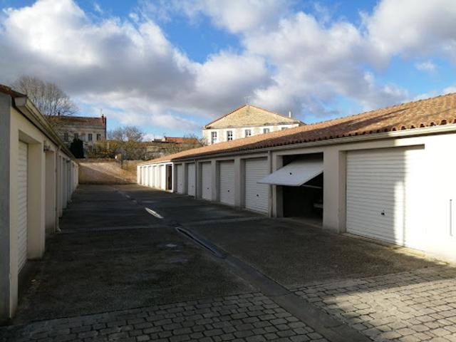 Garage location à Rochefort