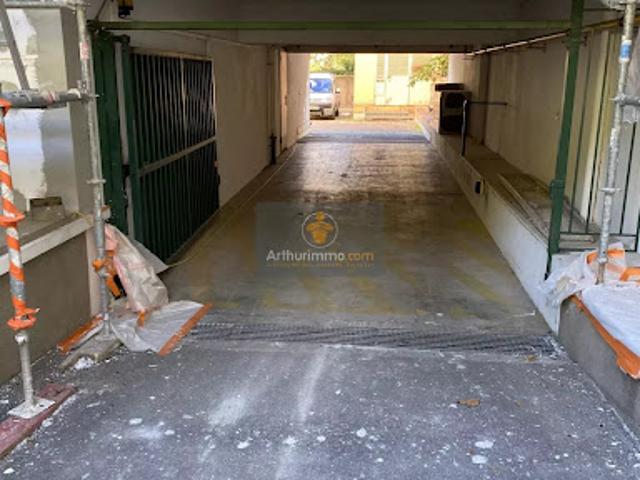 Garage location à Apt