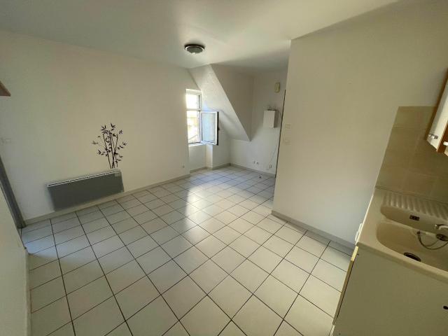 Appartement location à Largentière, Saint-etienne-de-fontbellon