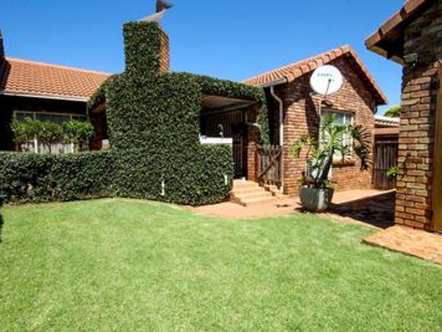 Townhouse for sale in Waterkloof, Gauteng