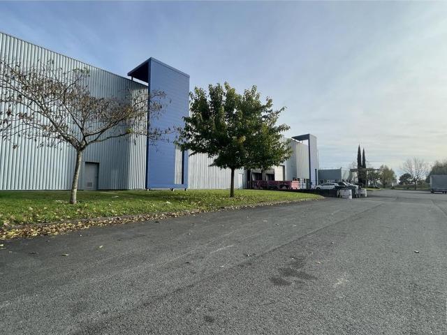 Local Commercial location à Bordeaux, Blanquefort