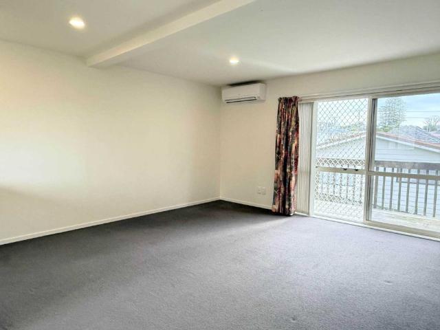 Townhouse for rent in Northcote Central, Kaipātiki