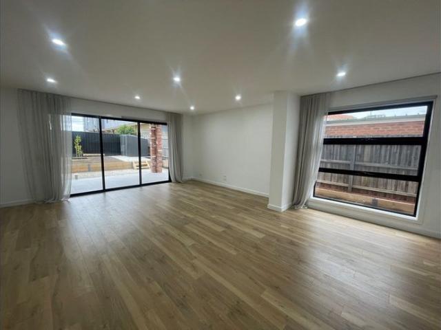 Townhouse for rent in Camerons Creek, Victoria