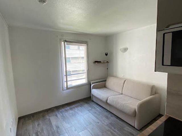 Studio location à Faubourg de l'Arche, Courbevoie