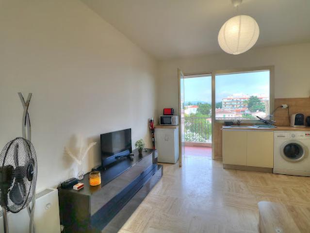 Studio location à Les Bréguières, Antibes