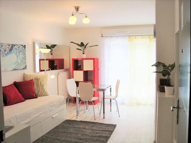 Studio location à Évry, Petit-bourg