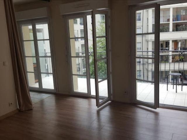 Studio location à France métropolitaine, Courbevoie