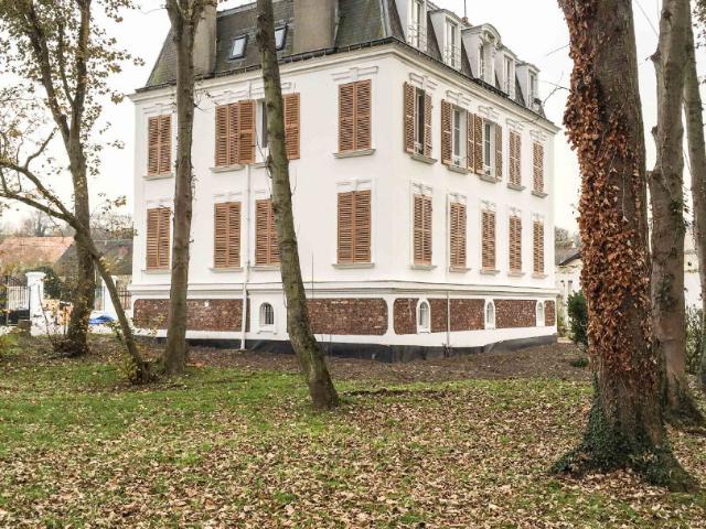 Studio location à Pontoise, Chars