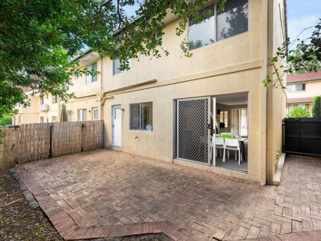 Townhouse for rent in Toombul, Queensland