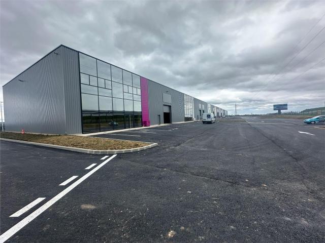 Local Commercial location à Zone d'activités Chartres Est Secteur Le Jardin d’Entreprises, Chartres