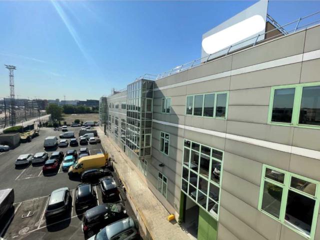 Local Commercial location à Église, Pantin