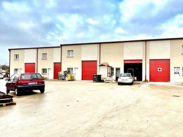 Local Commercial location à Cité de la Prêtresse, Stains