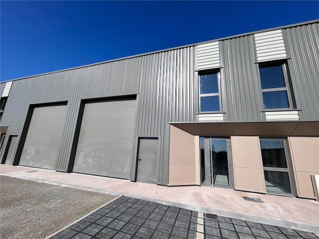 Local Commercial vente à Mâcon, Varennes-lès-mâcon