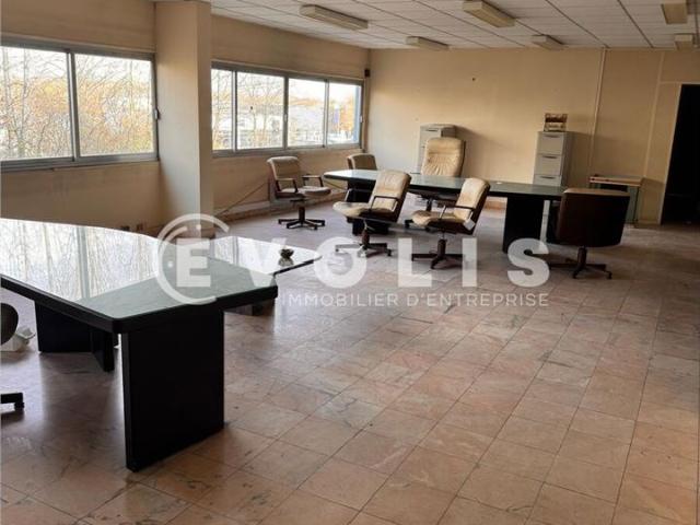Local Commercial vente à Versailles, Buc