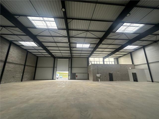Local Commercial vente à Zone d'activités Chartres Est Secteur Le Jardin d’Entreprises, Chartres