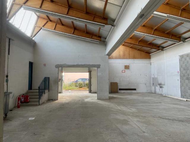 Local Commercial vente à France métropolitaine, Décines-charpieu