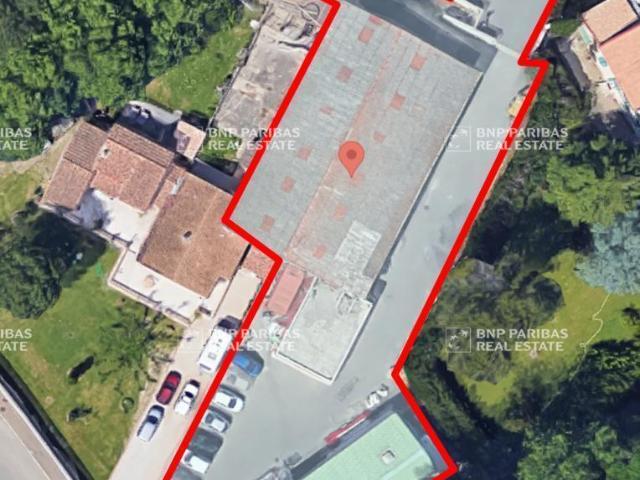 Local Commercial vente à Arles, La Salle Les Alpes