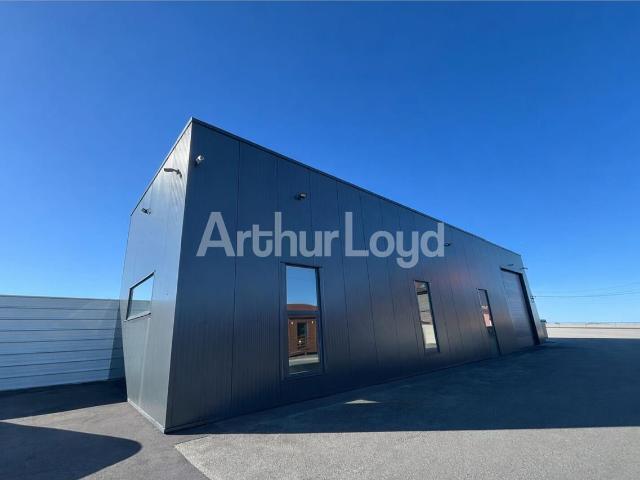 Local Commercial location à Valenciennes, Petite-forêt