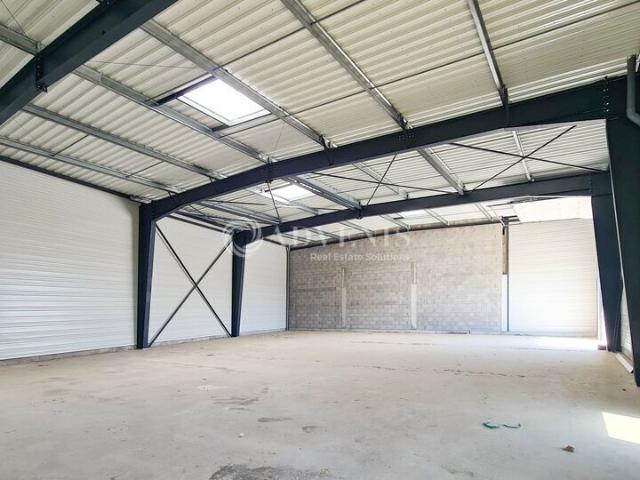 Local Commercial vente à La Tournée, Pommeret