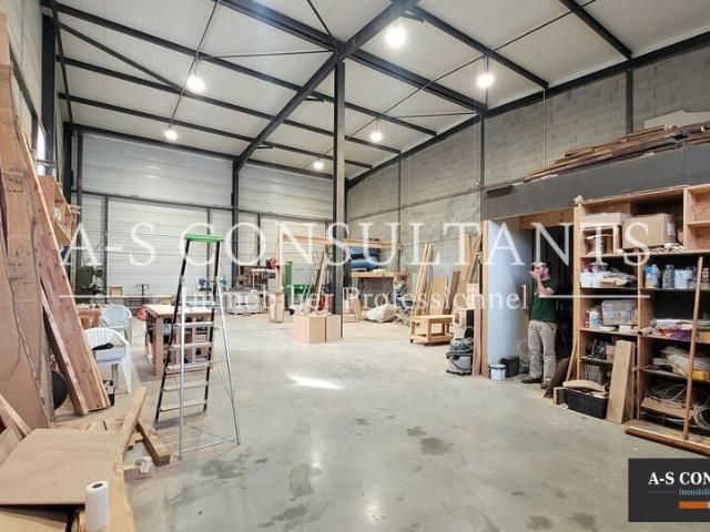 Local Commercial vente à La Côte-Saint-André, Isère