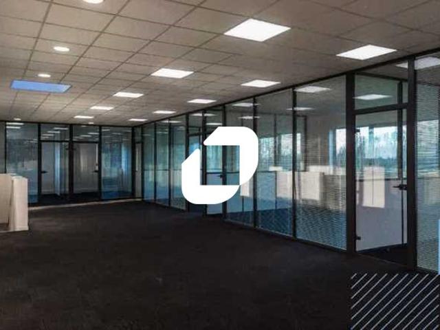 Local Commercial vente à Sarcelles, Louvres