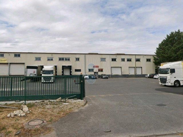 Local Commercial vente à Orléans, Ormes