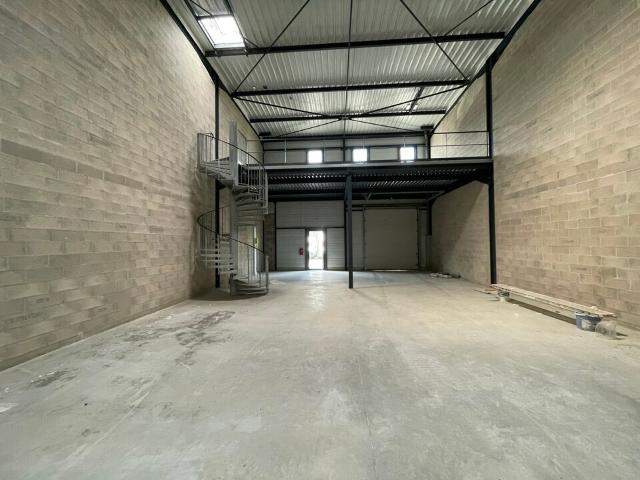 Local Commercial vente à Pontoise, Persan