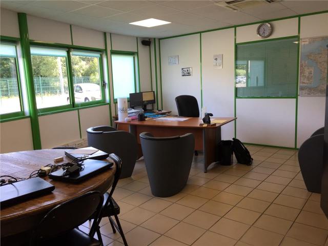 Local Commercial vente à Laon, Pinon
