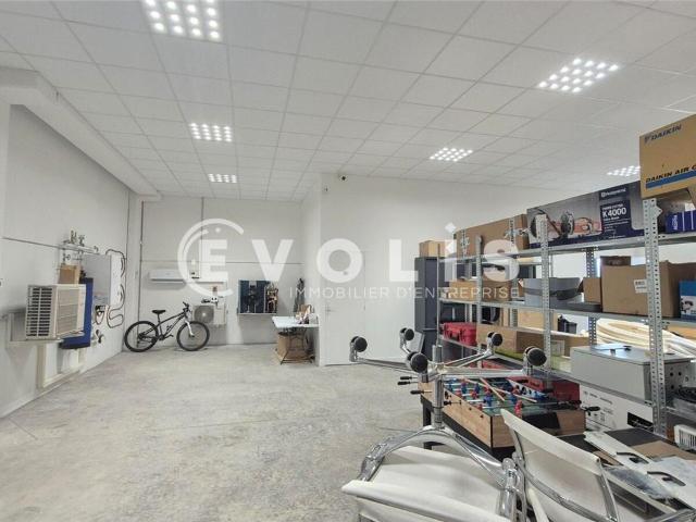 Local Commercial vente à Torcy, Serris