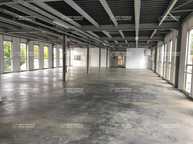 Local Commercial location à Versailles, Les Loges-en-josas