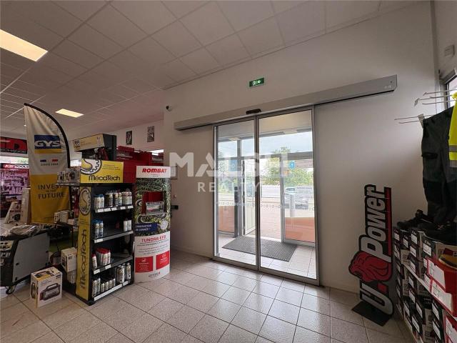Local Commercial vente à Le Clou, Messimy