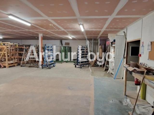 Local Commercial location à Caen, Mondeville