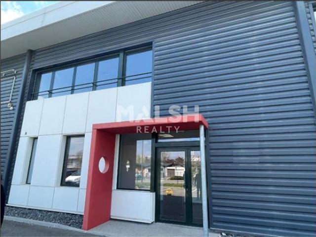 Local Commercial location à Saint-Quentin-Fallavier, Isère