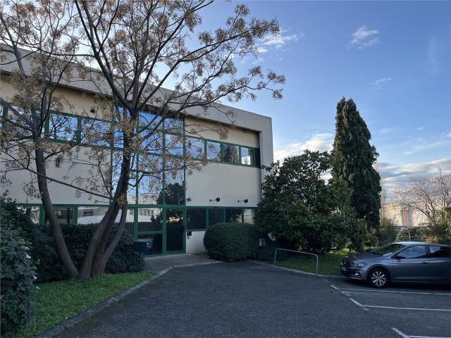 Local Commercial vente à Aix-en-Provence, Les Pennes-mirabeau