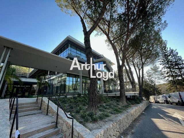 Local Commercial location à Grasse, Valbonne
